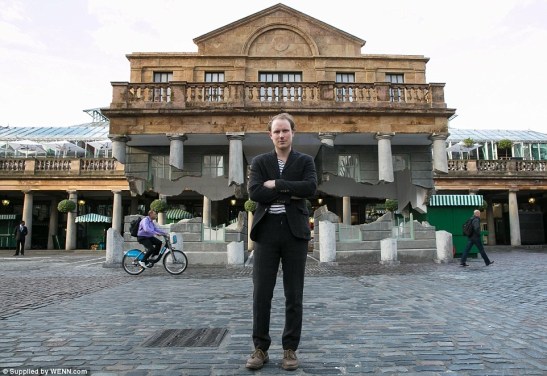 1412330685538_wps_2_A_section_of_Covent_Garde