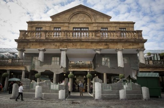 Installation-by-Alex-Chinneck-entitled-Take-my-lightning-but-dont-steal-my-thunder