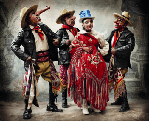 Mario Tesino. Traje de la danza Majeño, distrito y provincia de Paucartambo, Cusco, Perú. 2010. 