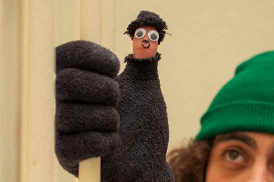 'Pulgarcito se ha cansado de crecer como persona', de Somos nadie compañía