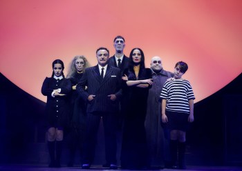 'La familia Addams, el musical' en el Teatro Calderón es una obra producidad por beon. Entertainment y LETSGO